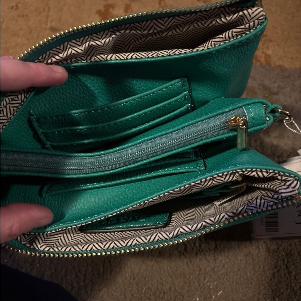 Kelly Green Vegan leather crossbody - Picture 4 of 5